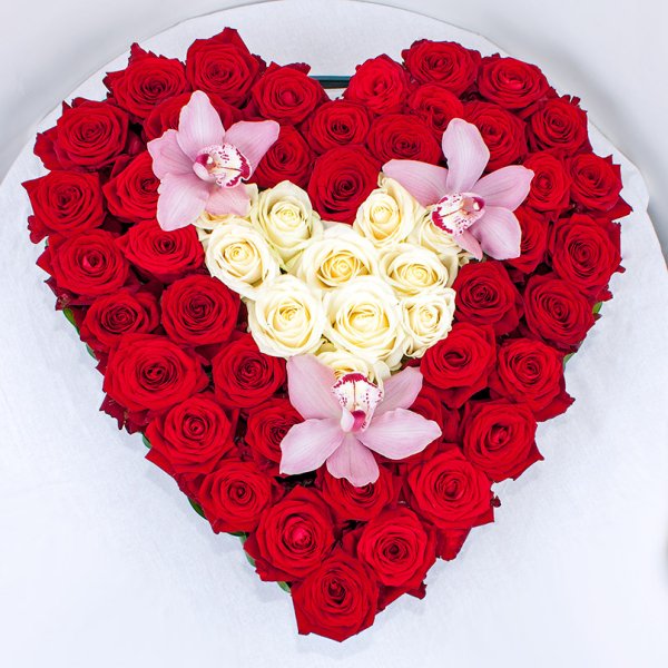 Букет роз в виде сердца