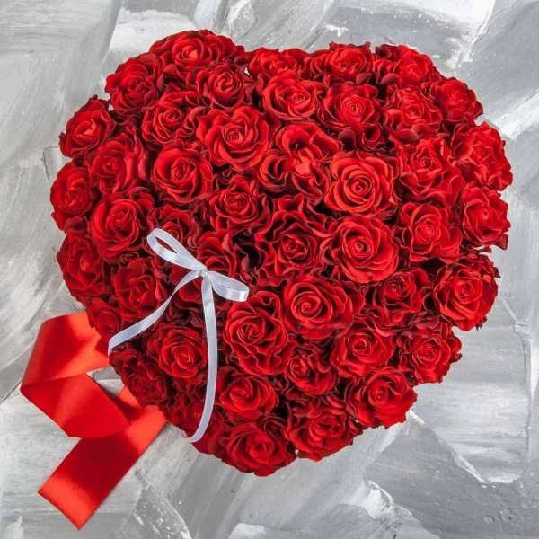 Красивые букеты цветов в форме сердца