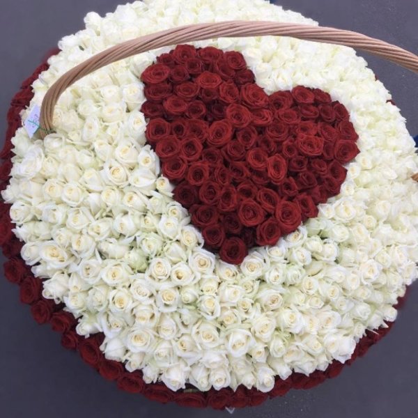 Букет из роз в виде сердца