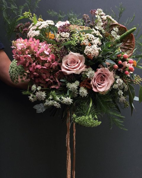 Платье из цветов акварель