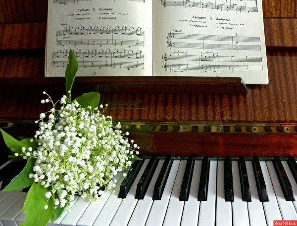 Рояль с цветами