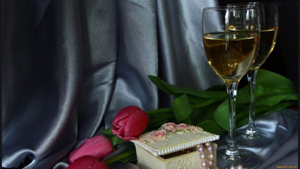 Вечер вино конфеты