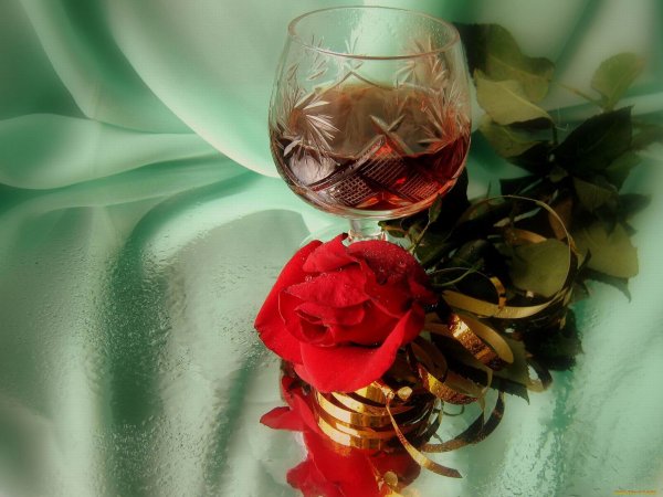 Цветы в бокале