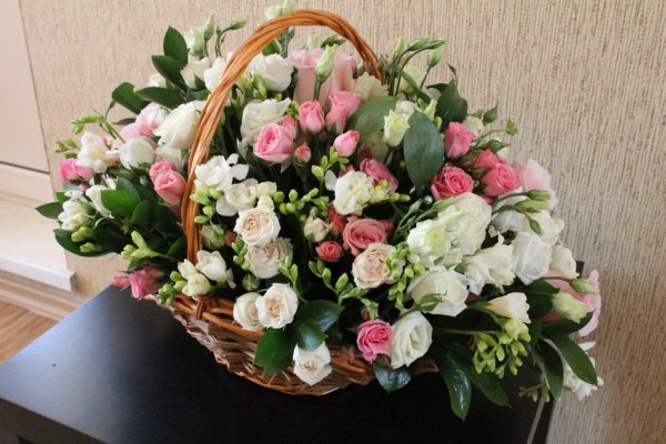 Композиция с кустовыми розами