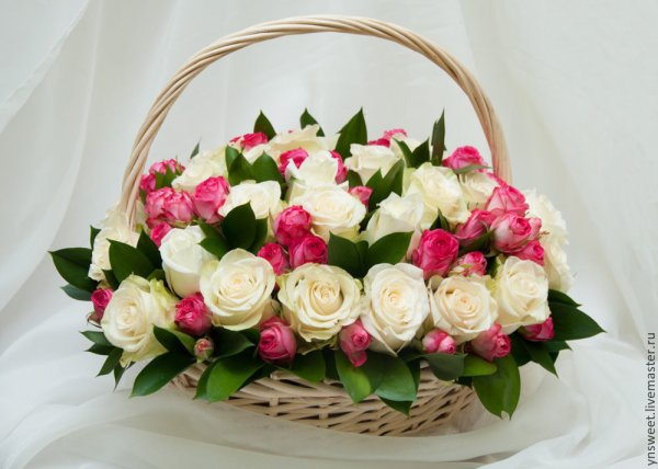 Шикарная корзина роз