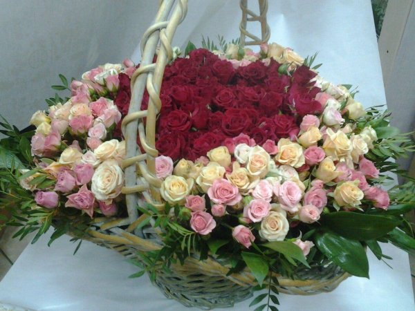 Шикарная корзина цветов