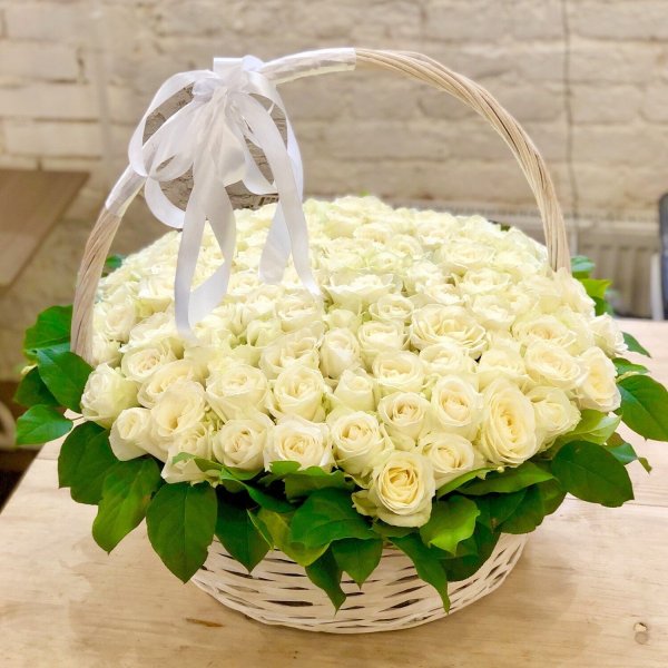 Огромная корзина цветов