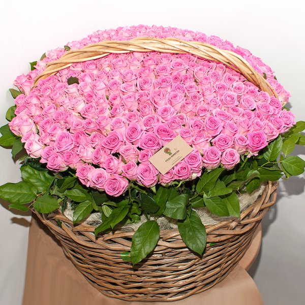 Цветы в корзине