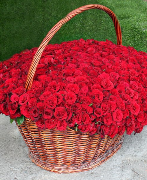 Шикарная корзина цветов