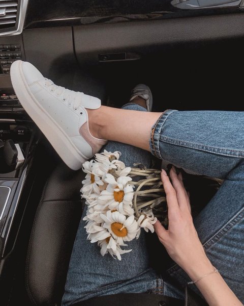 Кроссовки с цветами