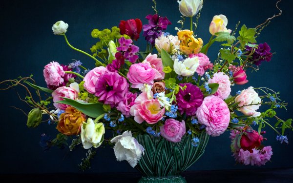 Красивый букет цветов в вазе