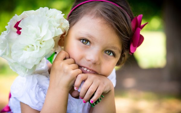 Девочка с цветами