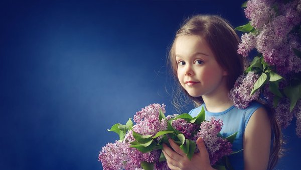 Девочка с сиренью