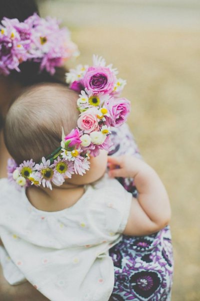 Фотосессия малышей с цветами