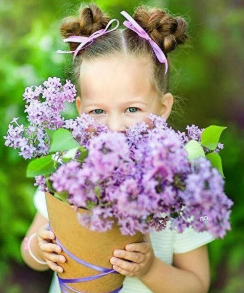 Дети с цветами Весна