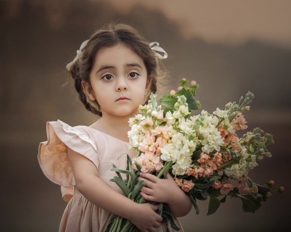 Девочка с цветами