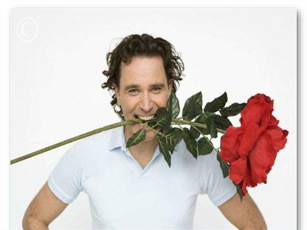 Лазарев с розами