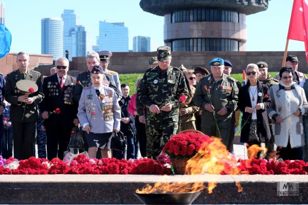 9 Мая возложение цветов к памятнику