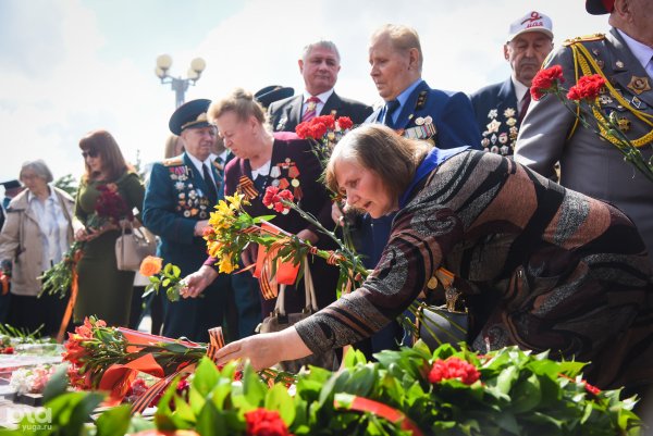 Путин возложил венок к могиле неизвестного солдата