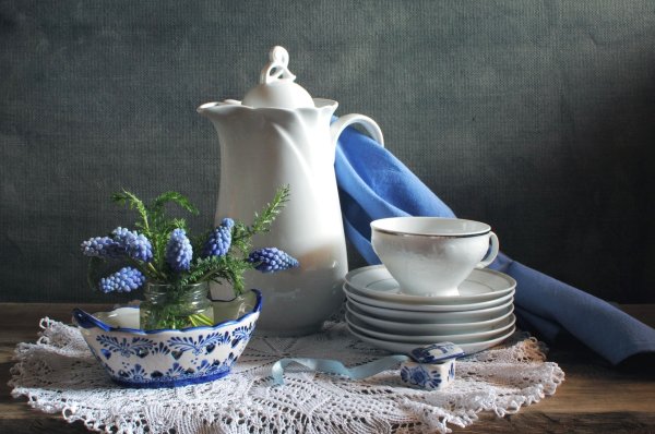 Натюрморт с посудой