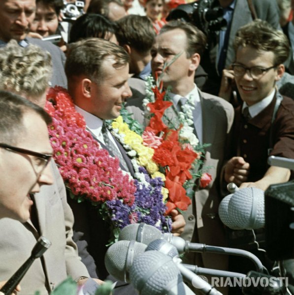Юрий Гагарин на красной площади 1961