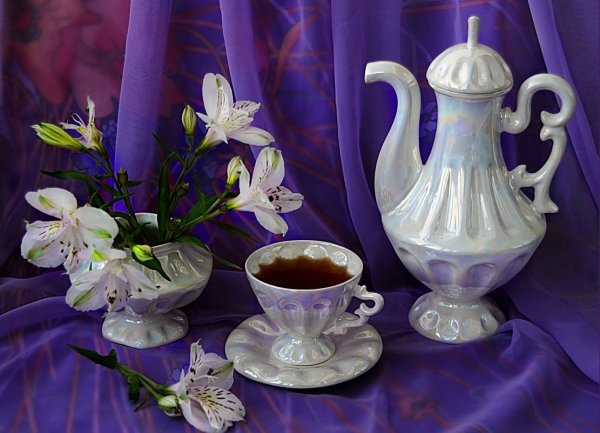 Композиция из посуды