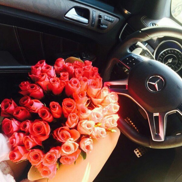 Цветы в мерседесе