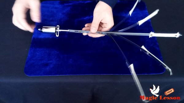 Фокус с цветком из рукава