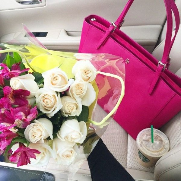 Красивый букет в сумке