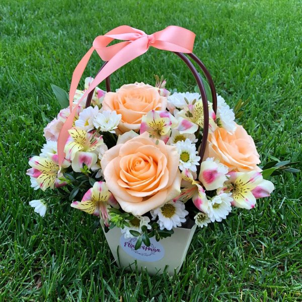 Цветочная композиция в сумочке