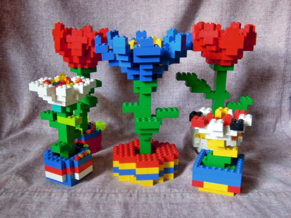 Цветок из лего дупло