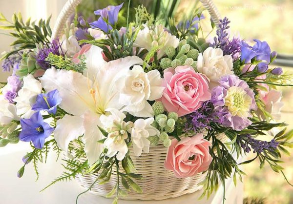 Букет с гортензией и пионом