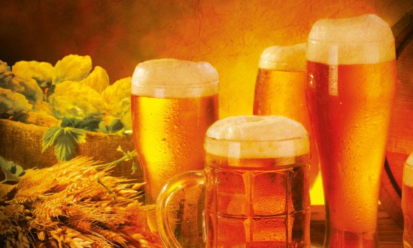 Янтарное пиво в бокале