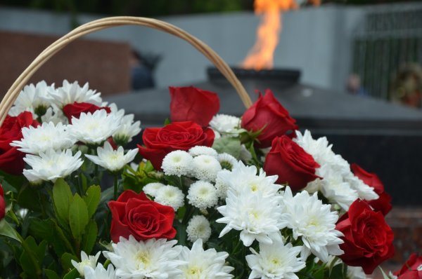 Цветы на памятник
