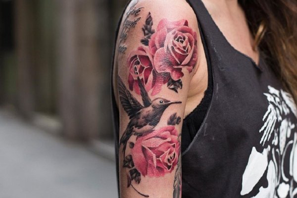 Тату на плече женские цветные