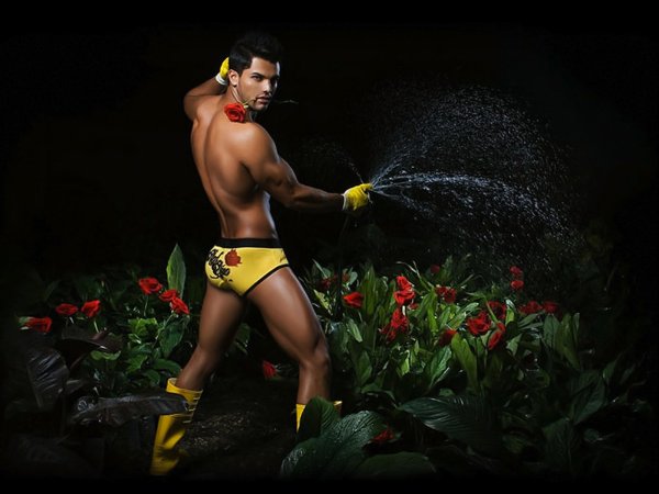 Мачо с цветами