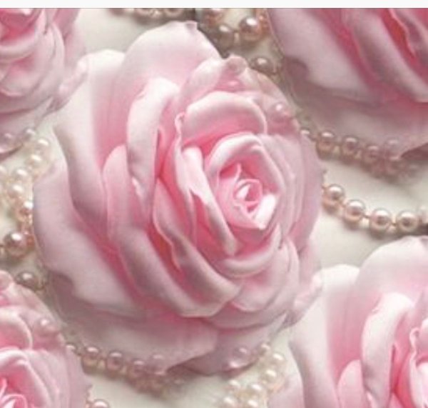 Розовый жемчуг и цветы