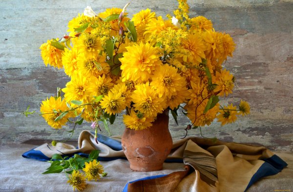 Рудбекия золотой шар в букете