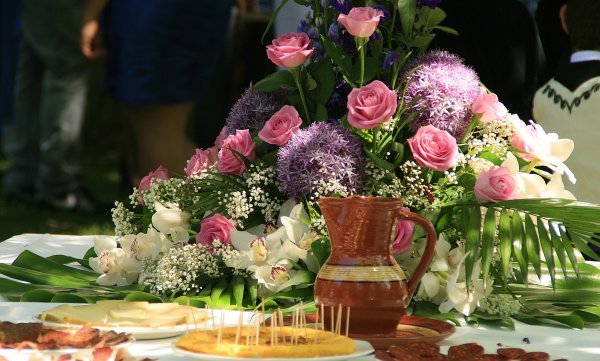Цветы к обеду даме