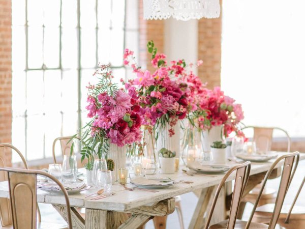 Воскресный обед стол цветы