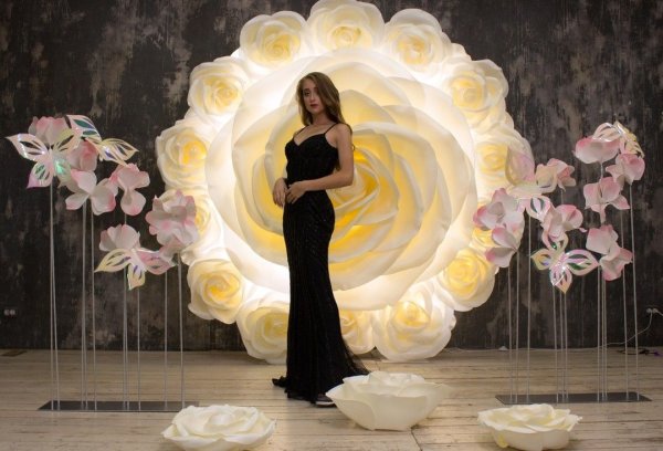 Гигантские бумажные цветы