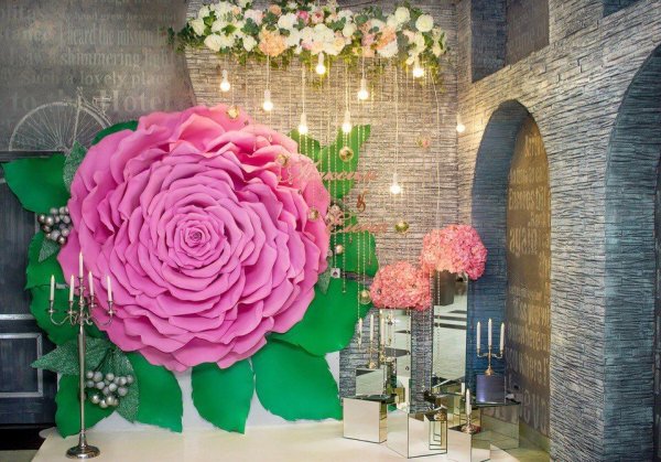 Огромный цветок декор