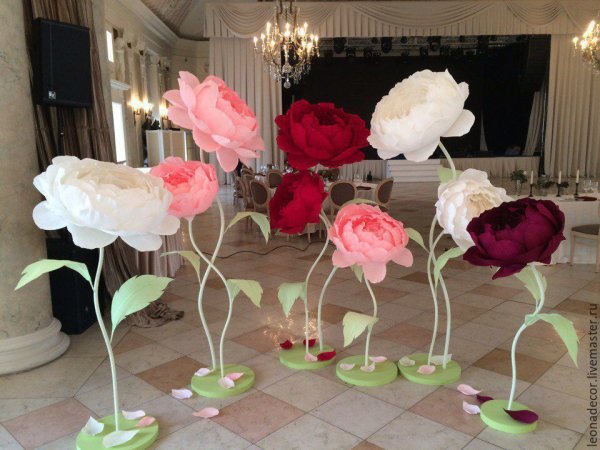 Гигантские цветы для декораций