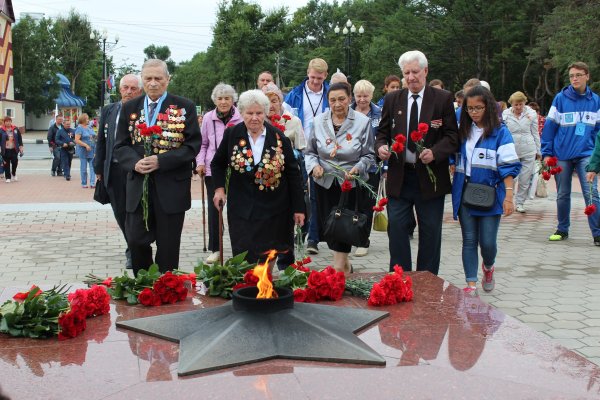 Ветераны у вечного огня