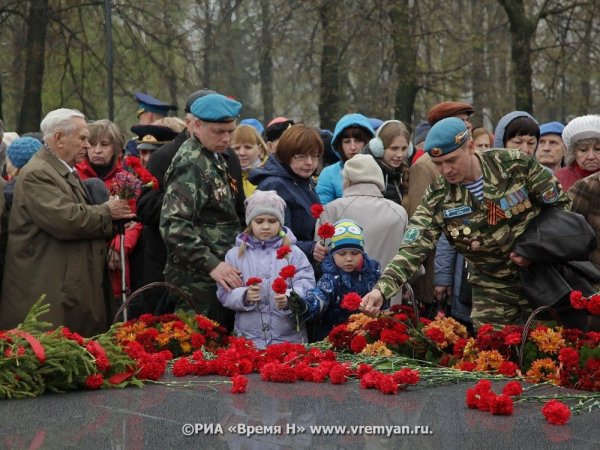Вечный огонь у могилы неизвестного солдата Псков