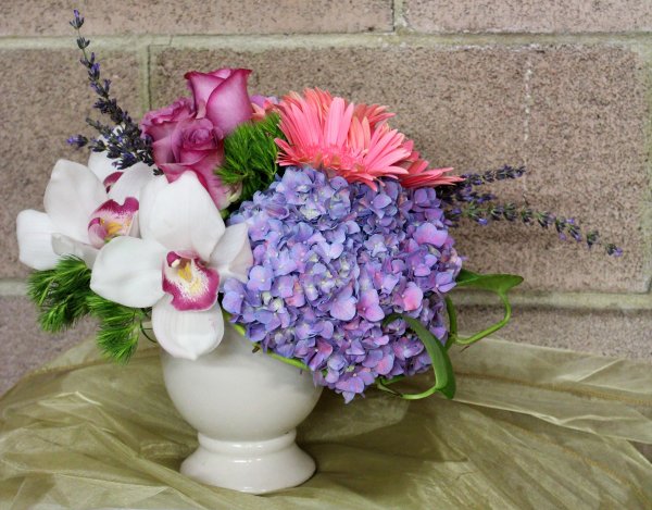 Пышный букет в вазе