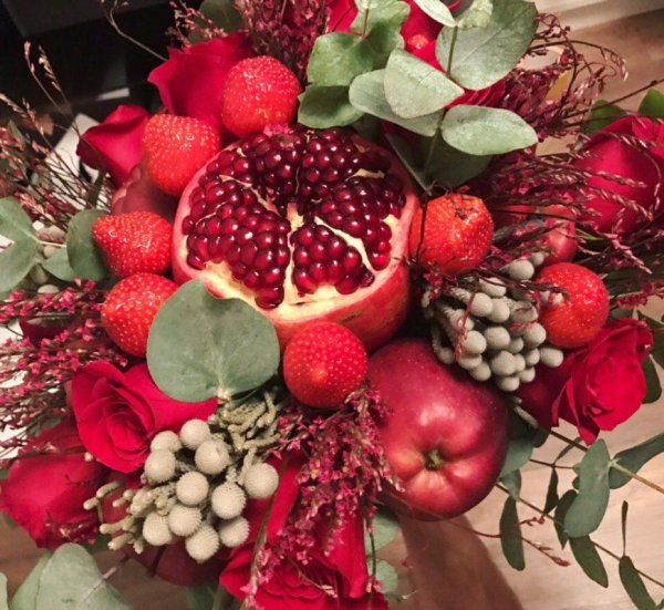 Фруктово-цветочный букет