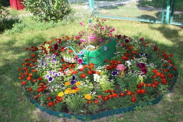 Цветочные клумбы в детском саду