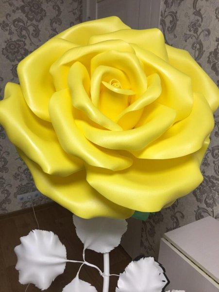 Розы из изолона