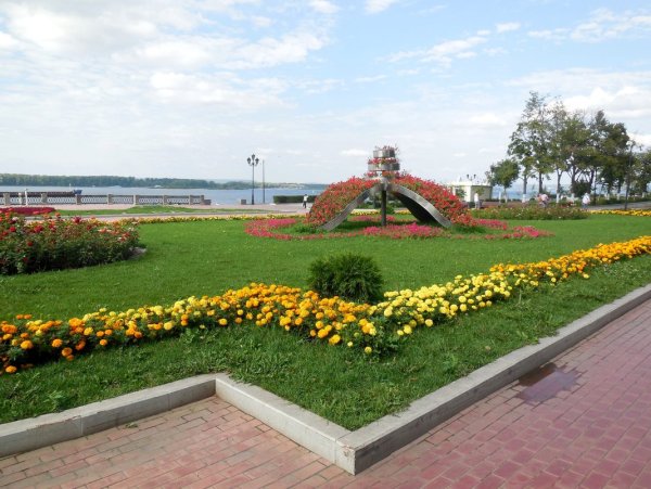 Парк Гагарина Самара клумбы